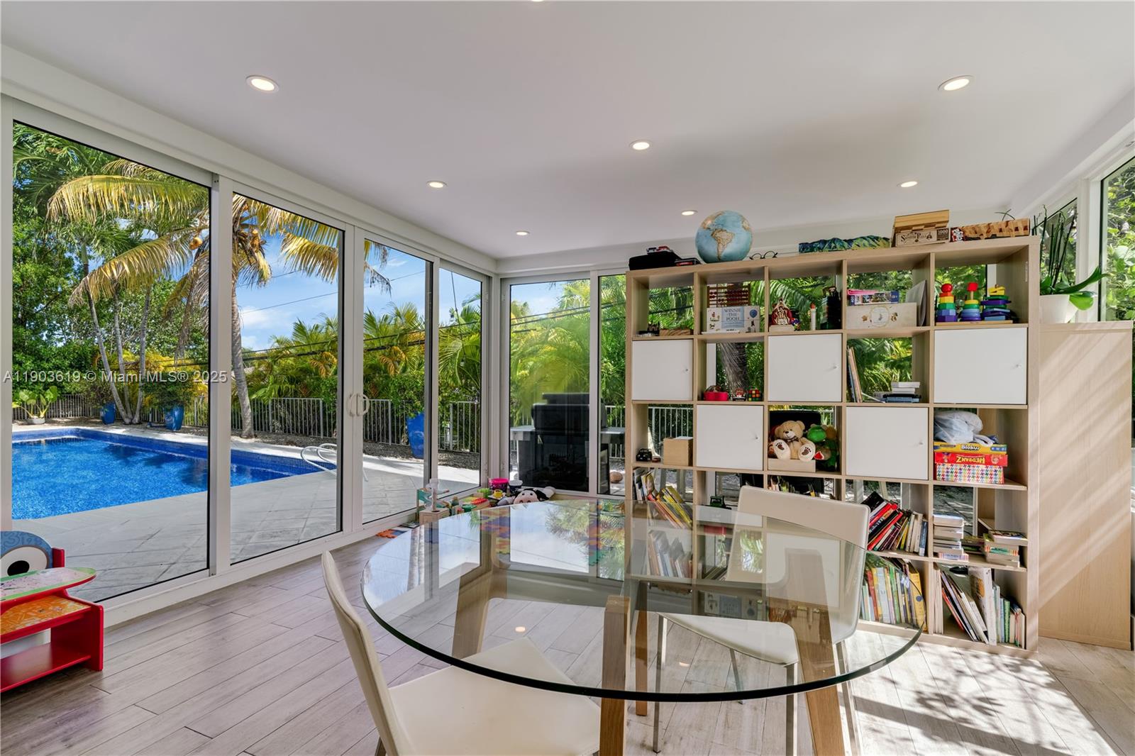 525 Ridgewood Rd Key Biscayne, FL 33149