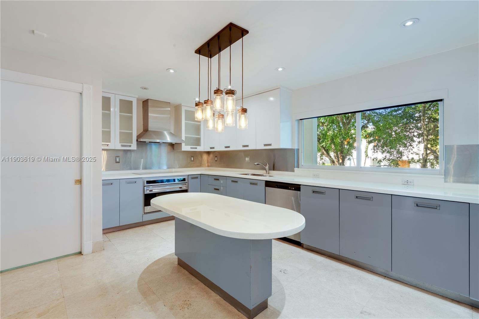 525 Ridgewood Rd Key Biscayne, FL 33149