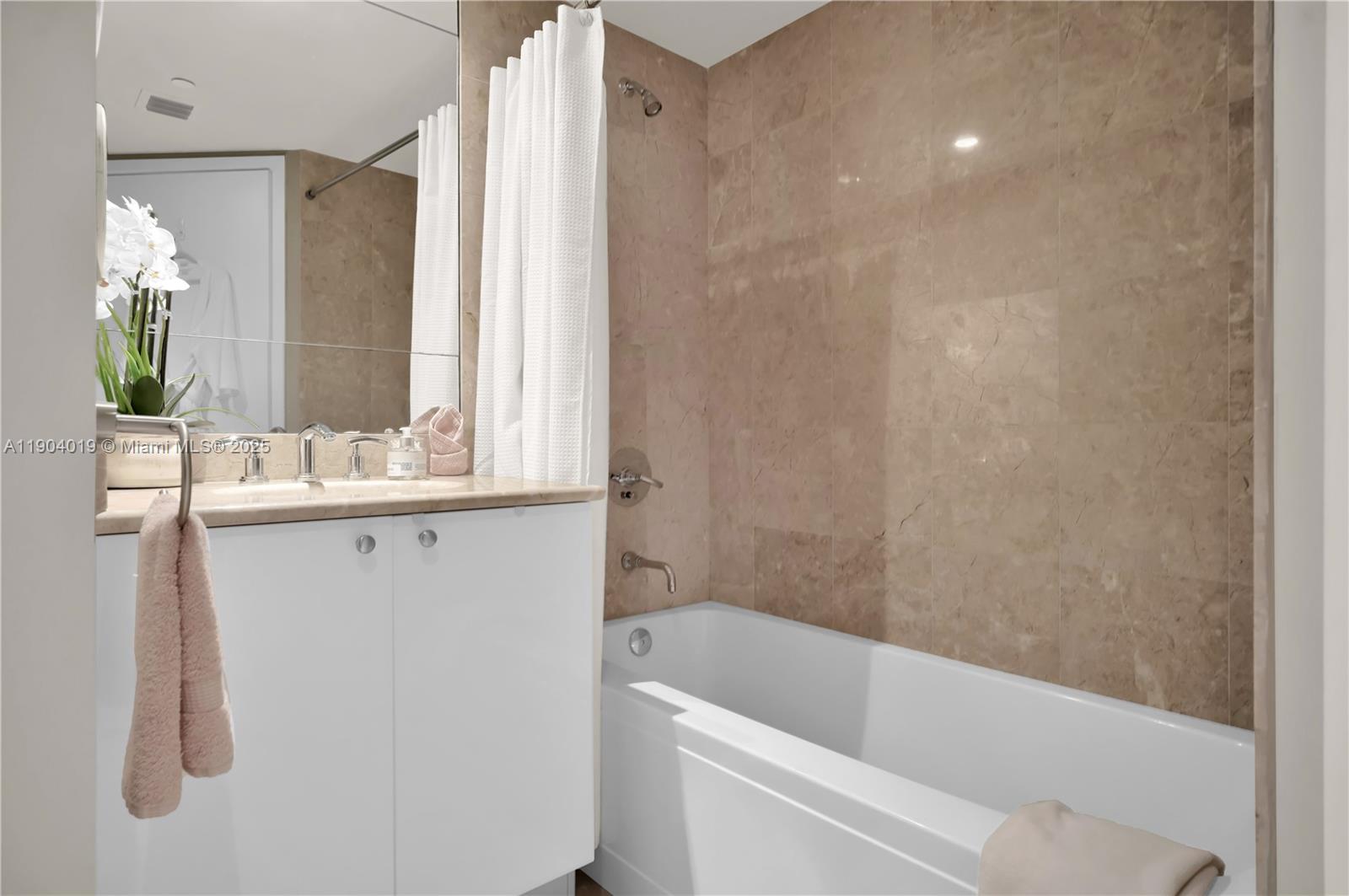 901 Brickell Key Blvd #2804 Miami, FL 33131