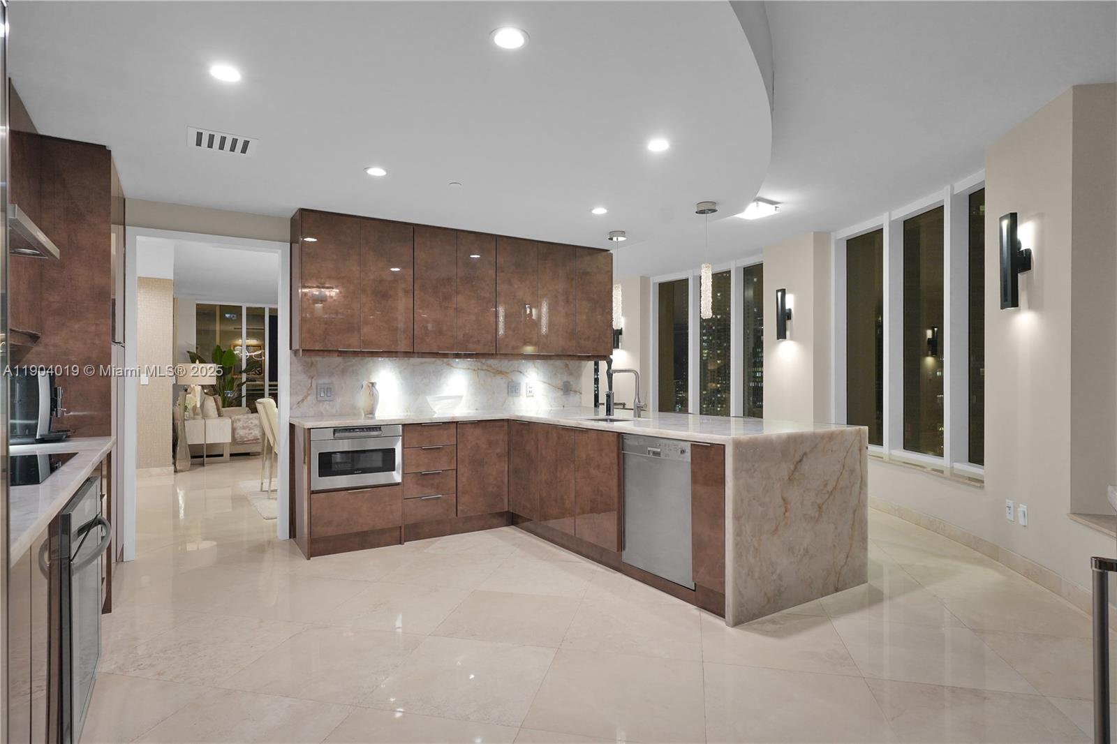 901 Brickell Key Blvd #2804 Miami, FL 33131