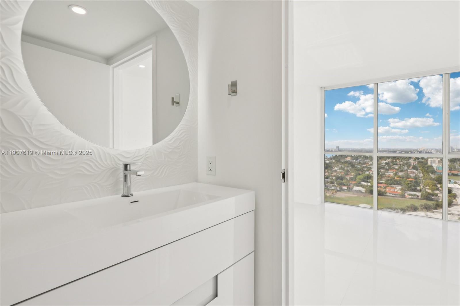 7601 E Treasure Dr #2305 North Bay Village, FL 33141