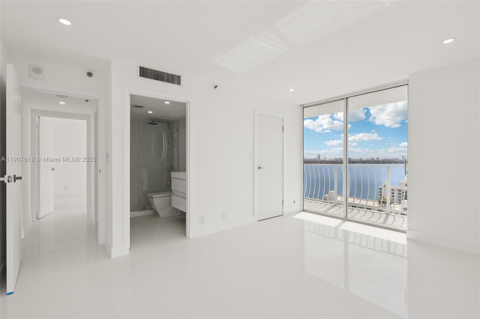 7601 E Treasure Dr #2305 North Bay Village, FL 33141