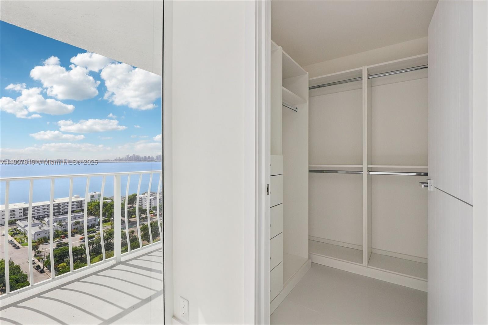 7601 E Treasure Dr #2305 North Bay Village, FL 33141