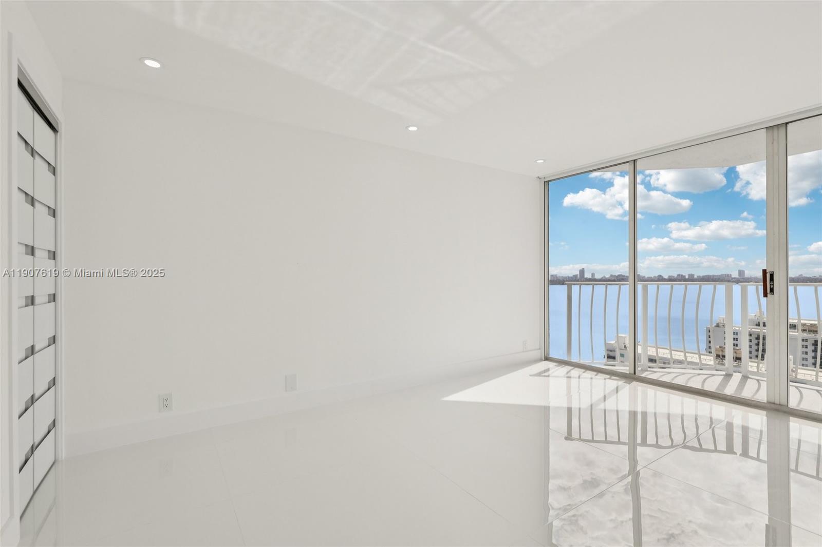 7601 E Treasure Dr #2305 North Bay Village, FL 33141