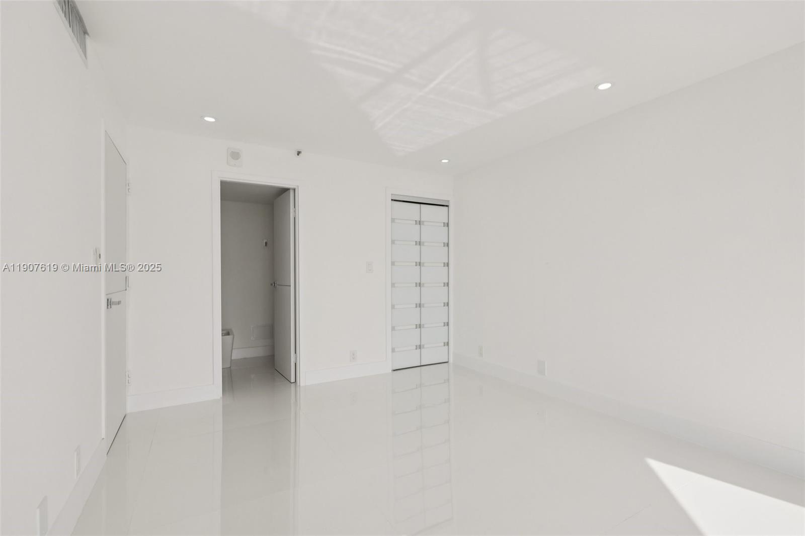 7601 E Treasure Dr #2305 North Bay Village, FL 33141