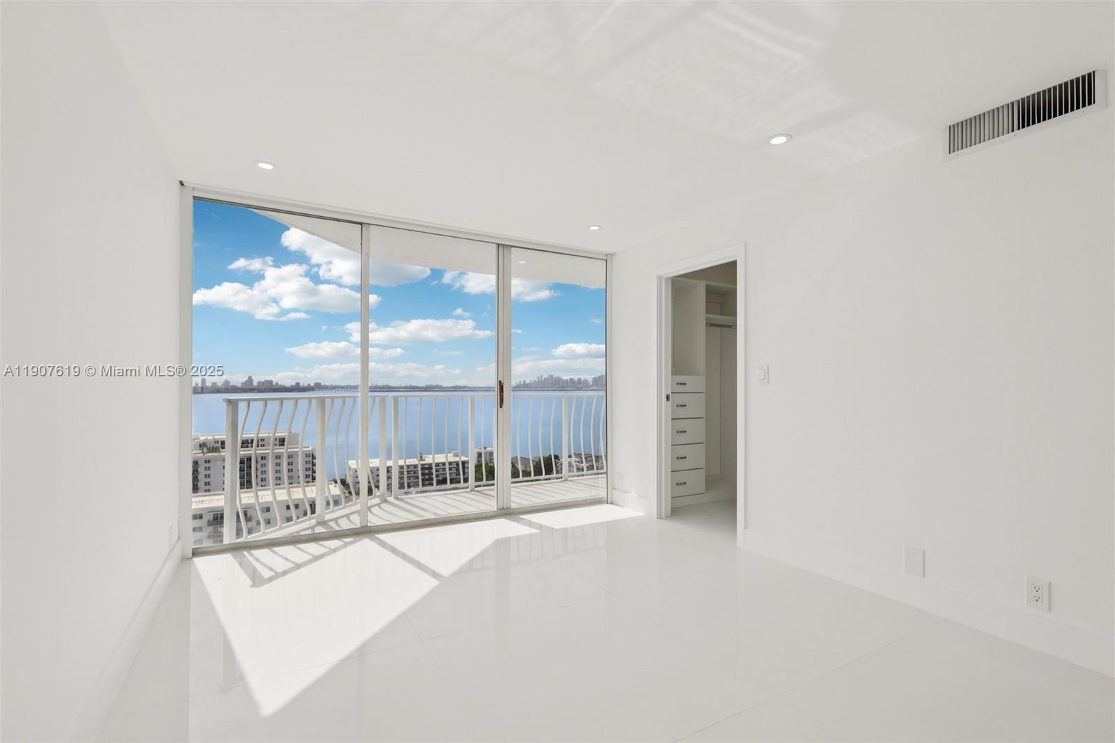 7601 E Treasure Dr #2305 North Bay Village, FL 33141