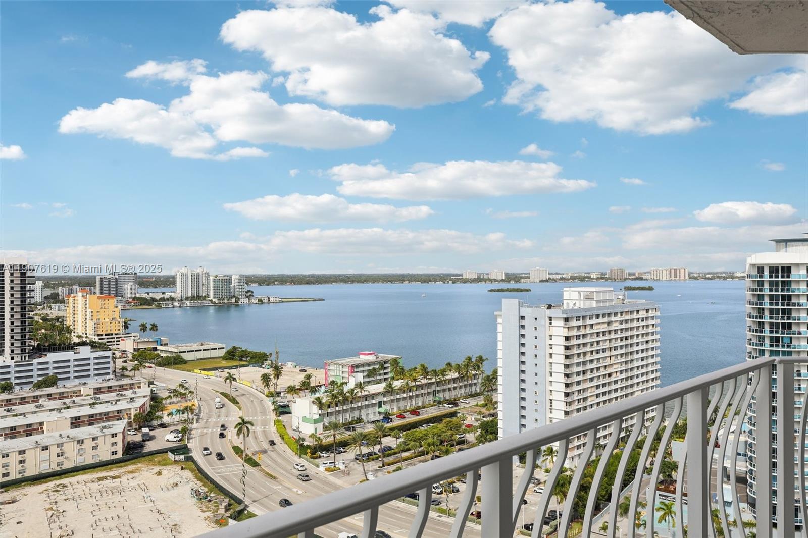 7601 E Treasure Dr #2305 North Bay Village, FL 33141