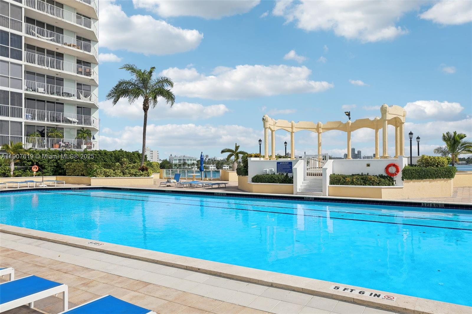 7601 E Treasure Dr #2305 North Bay Village, FL 33141