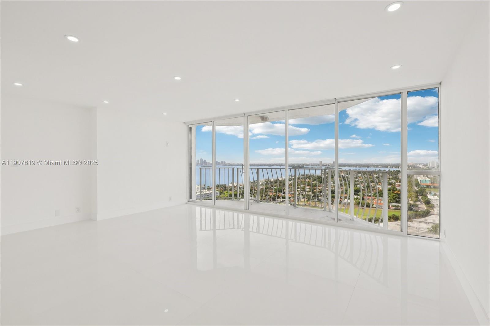 7601 E Treasure Dr #2305 North Bay Village, FL 33141