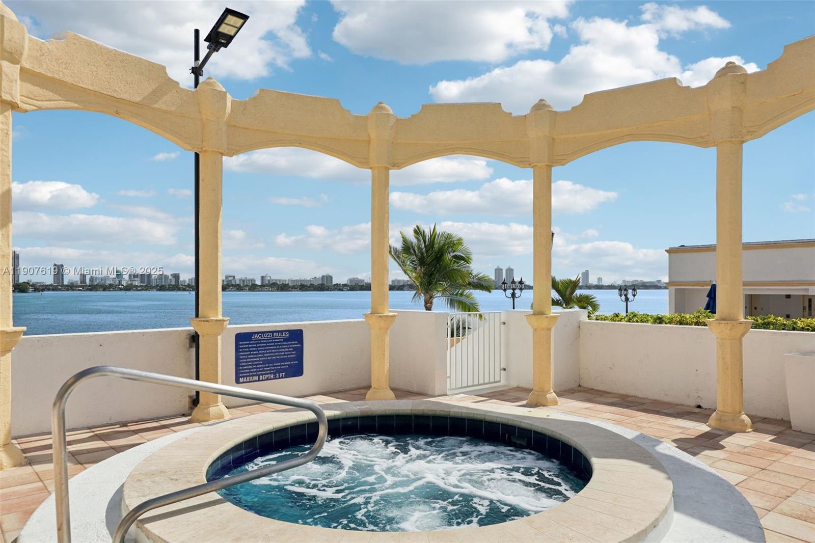 7601 E Treasure Dr #2305 North Bay Village, FL 33141