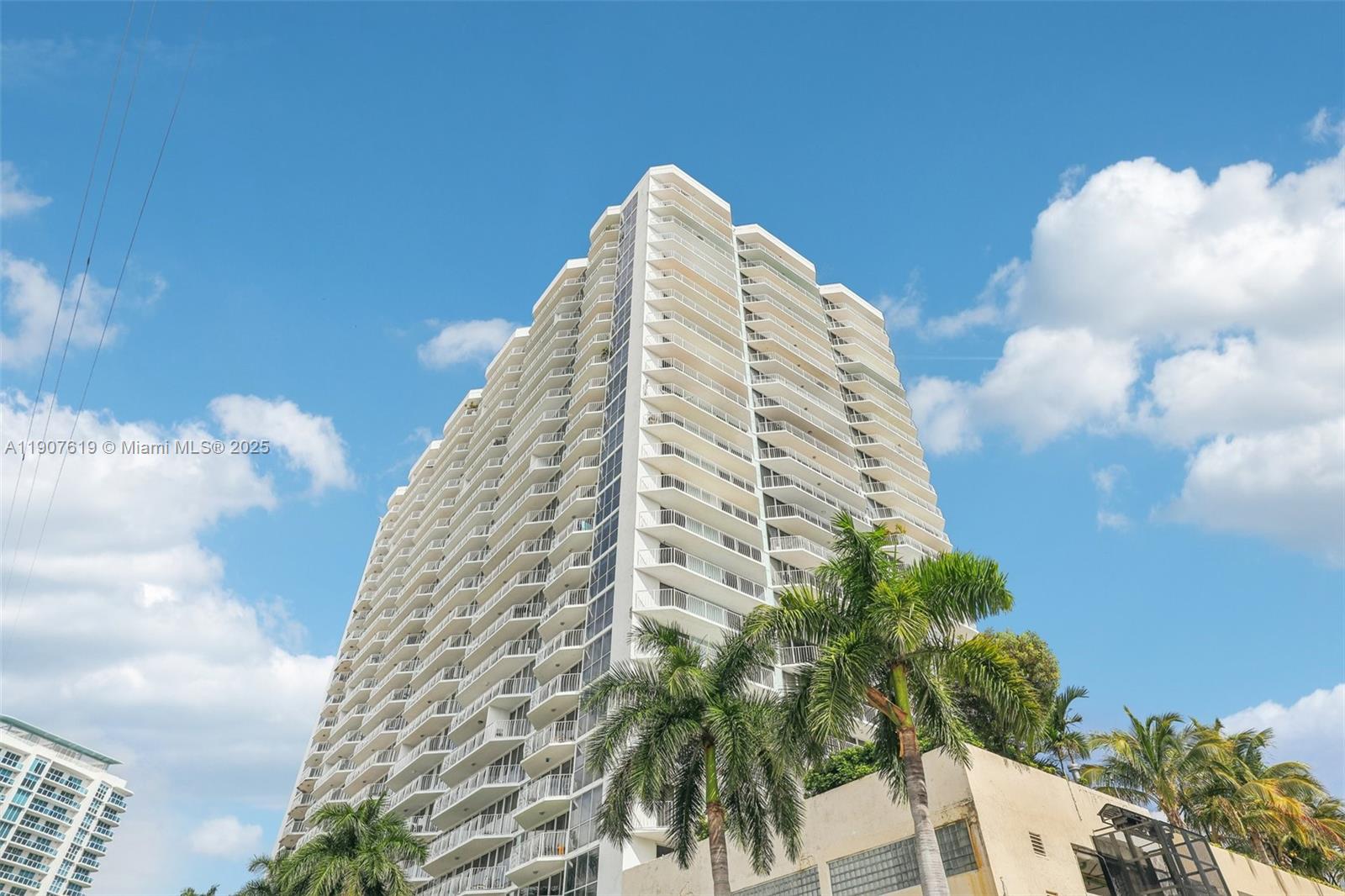 7601 E Treasure Dr #2305 North Bay Village, FL 33141