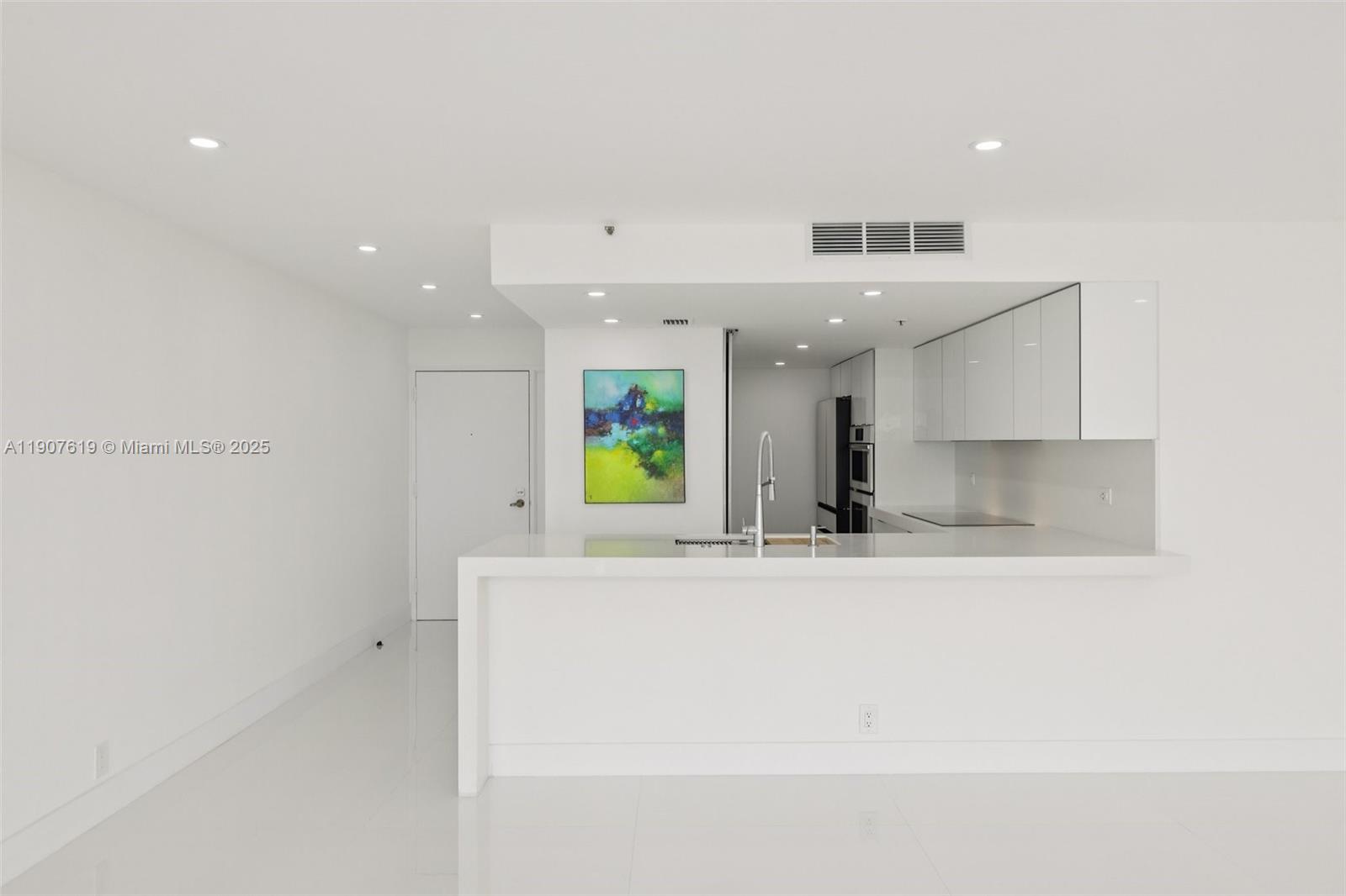 7601 E Treasure Dr #2305 North Bay Village, FL 33141