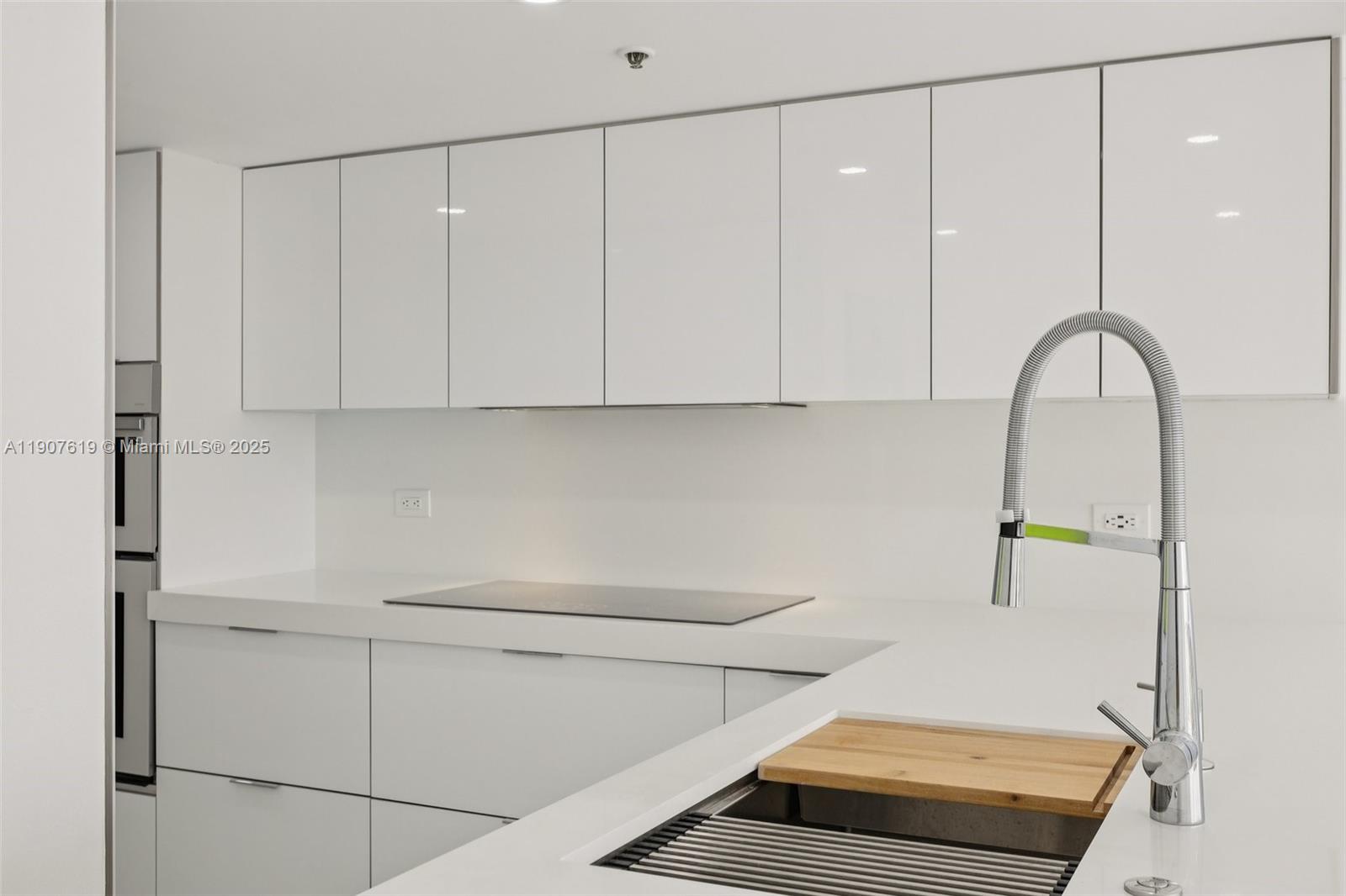 7601 E Treasure Dr #2305 North Bay Village, FL 33141