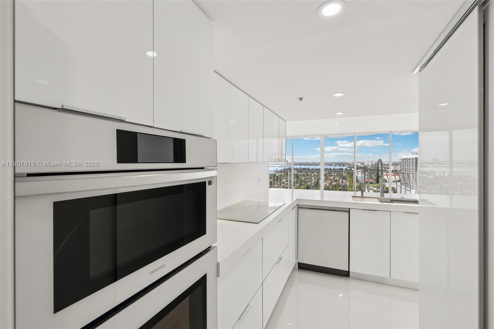 7601 E Treasure Dr #2305 North Bay Village, FL 33141