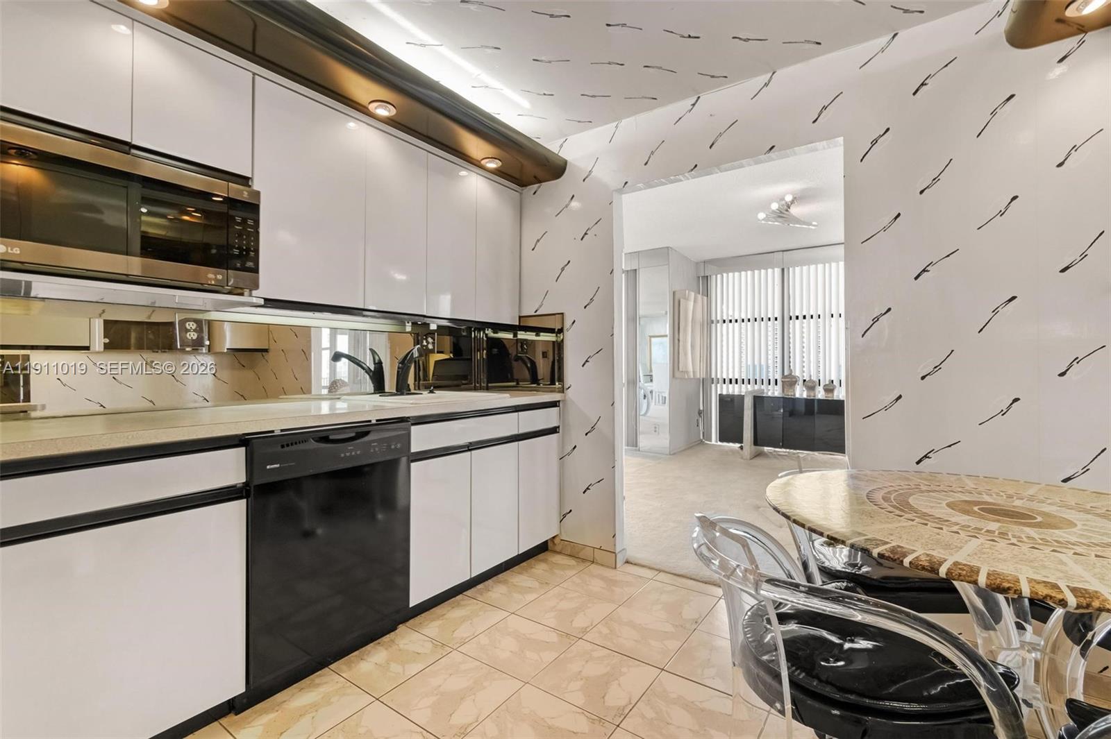 800 Parkview Dr #1021 Hallandale Beach, FL 33009