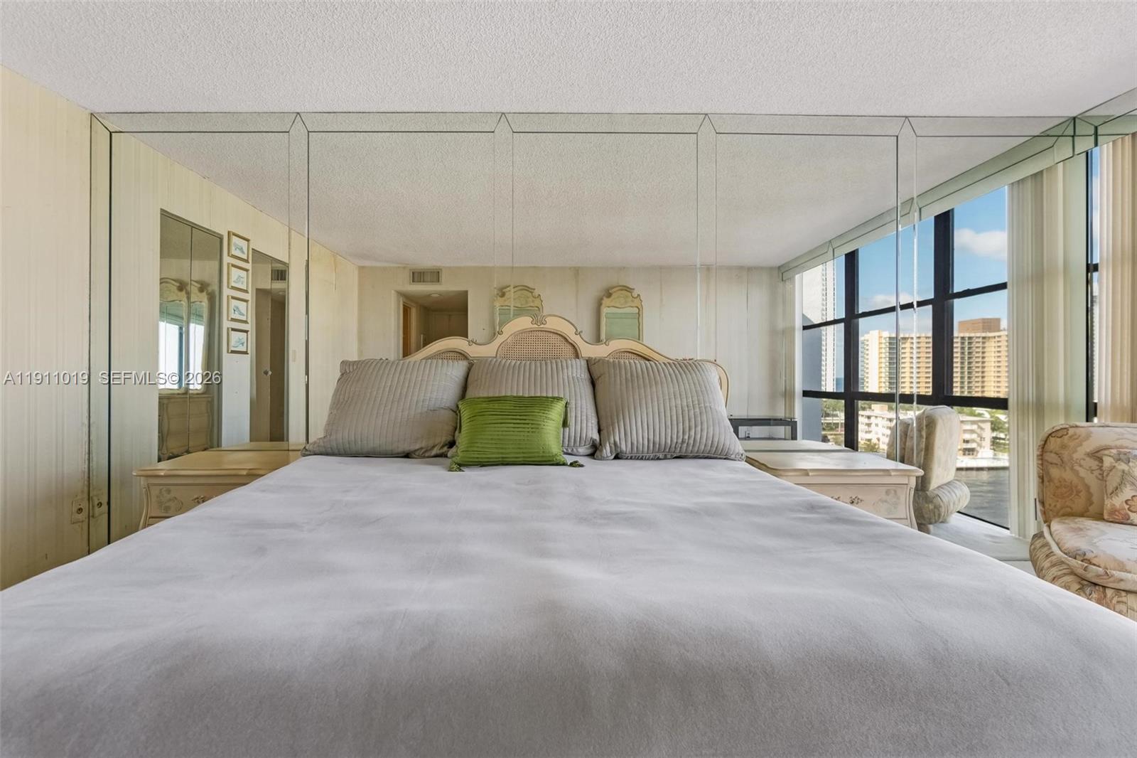 800 Parkview Dr #1021 Hallandale Beach, FL 33009