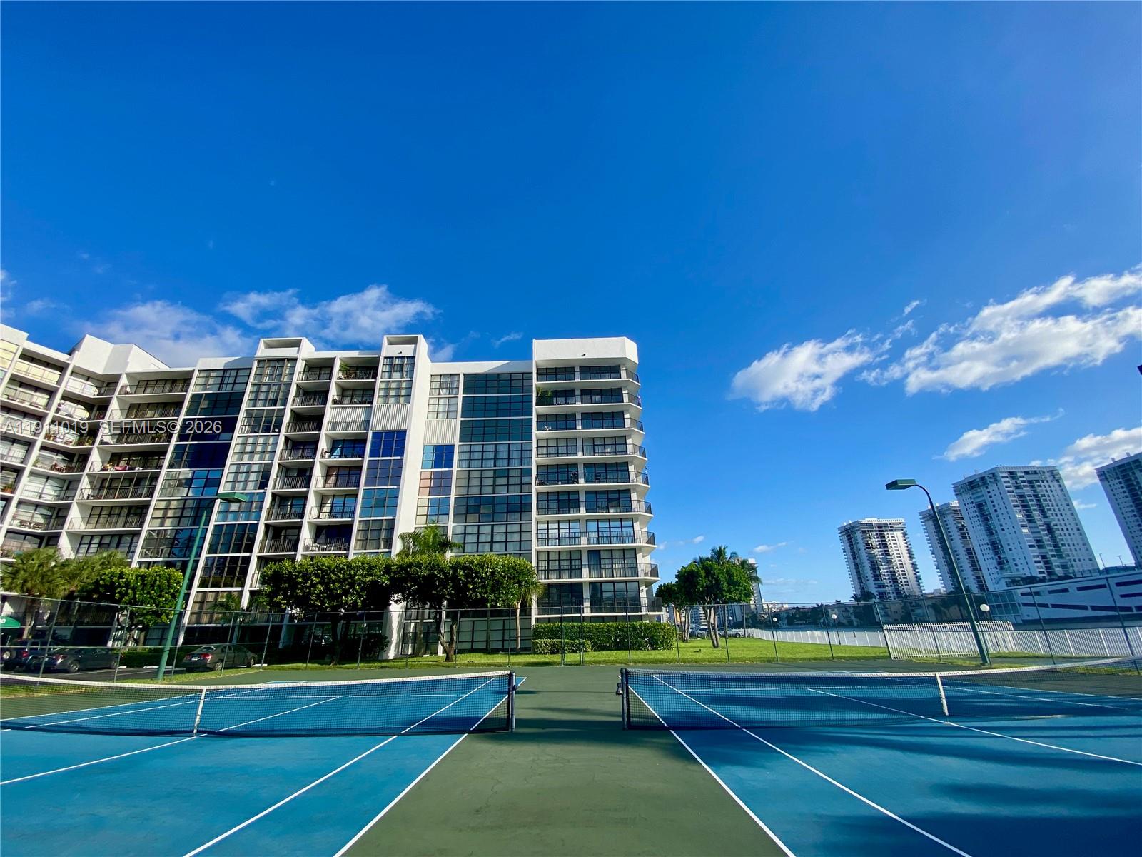 800 Parkview Dr #1021 Hallandale Beach, FL 33009