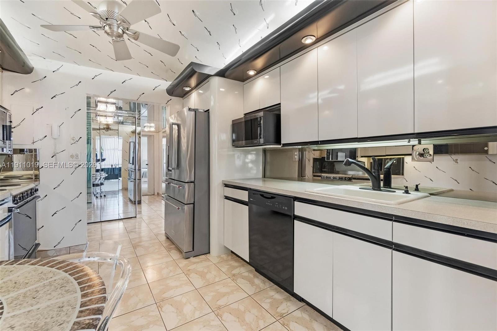 800 Parkview Dr #1021 Hallandale Beach, FL 33009