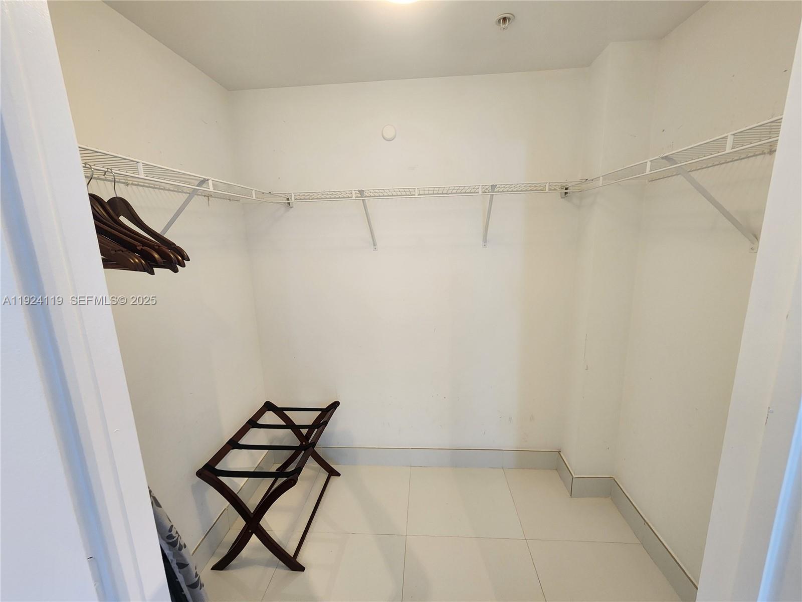 image Vizcayne North9