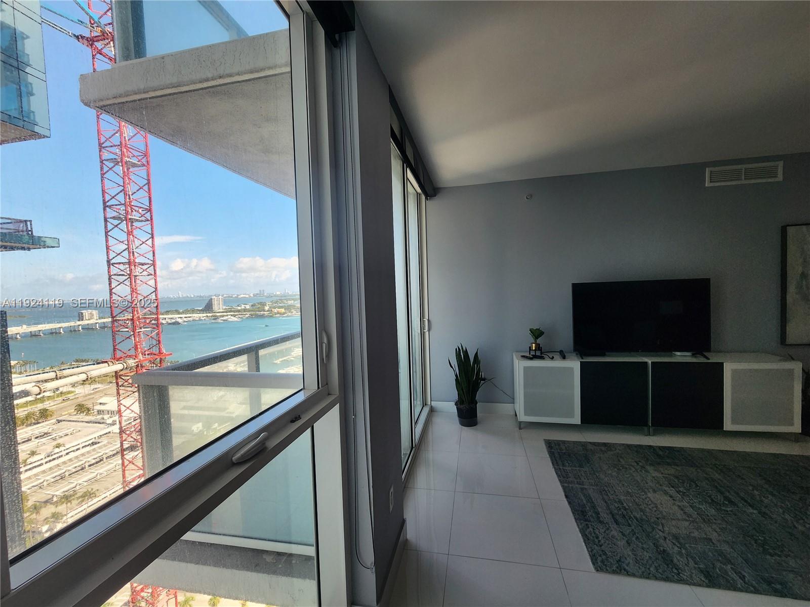 image Vizcayne North12