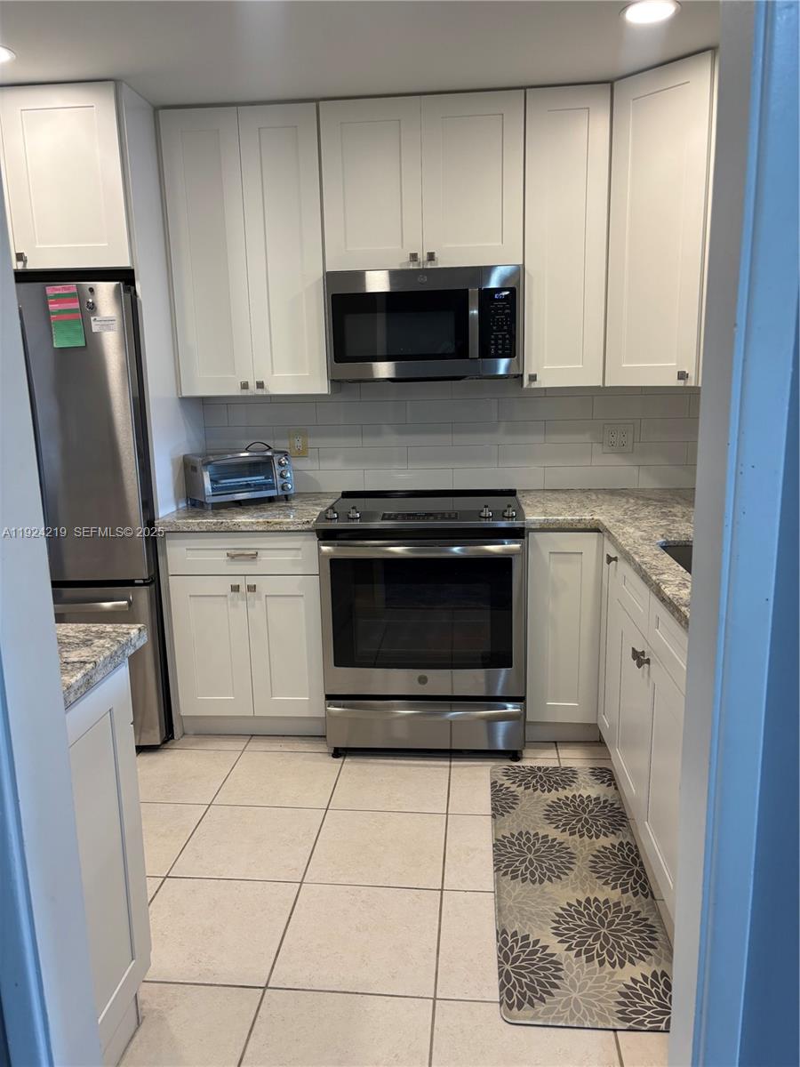 2900 N Palm Aire Dr #409