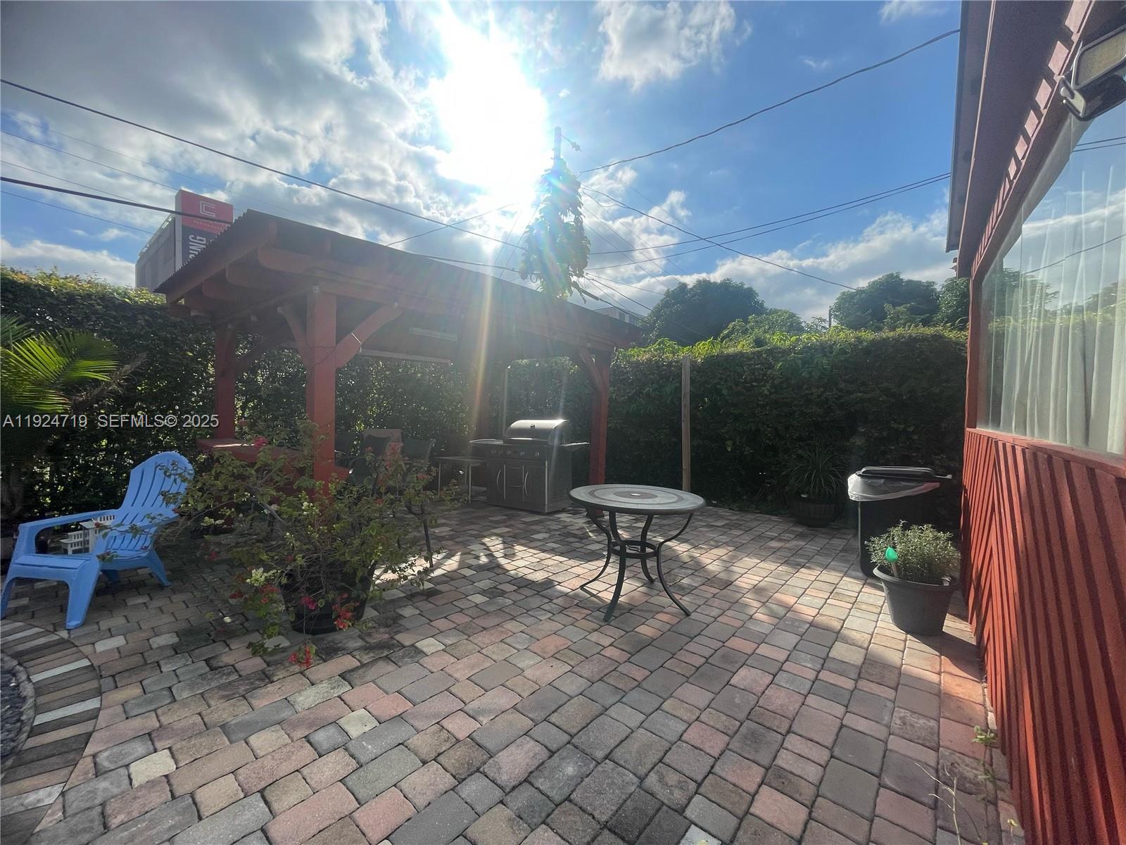 3718 NW 12th St Miami, FL 33126