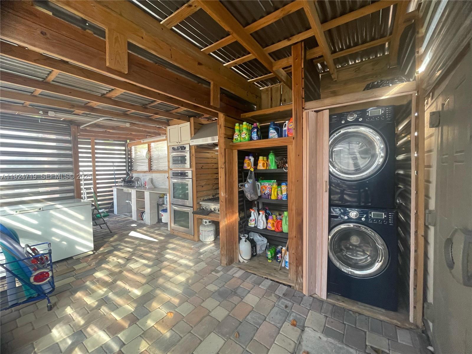 3718 NW 12th St Miami, FL 33126