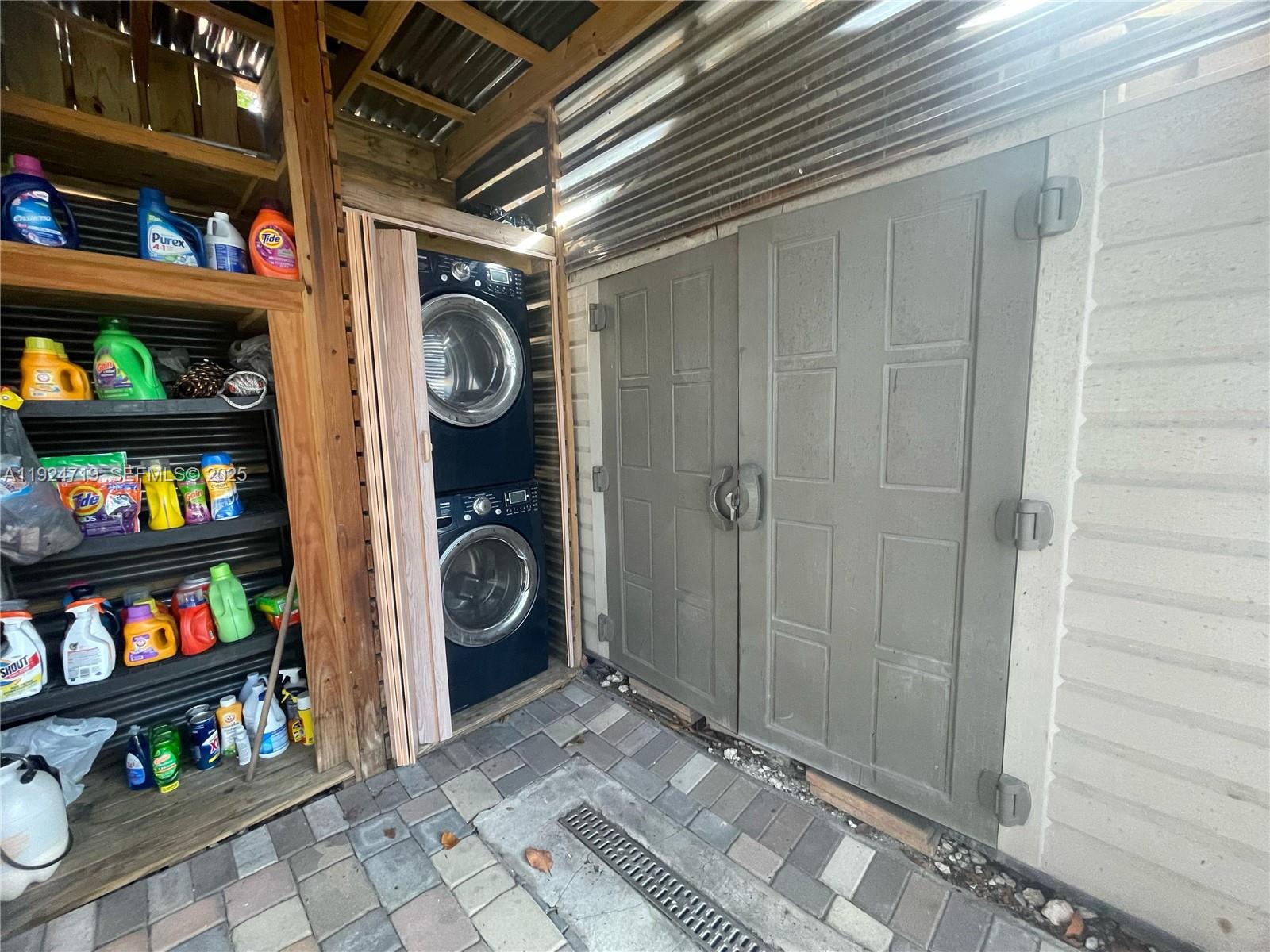 3718 NW 12th St Miami, FL 33126