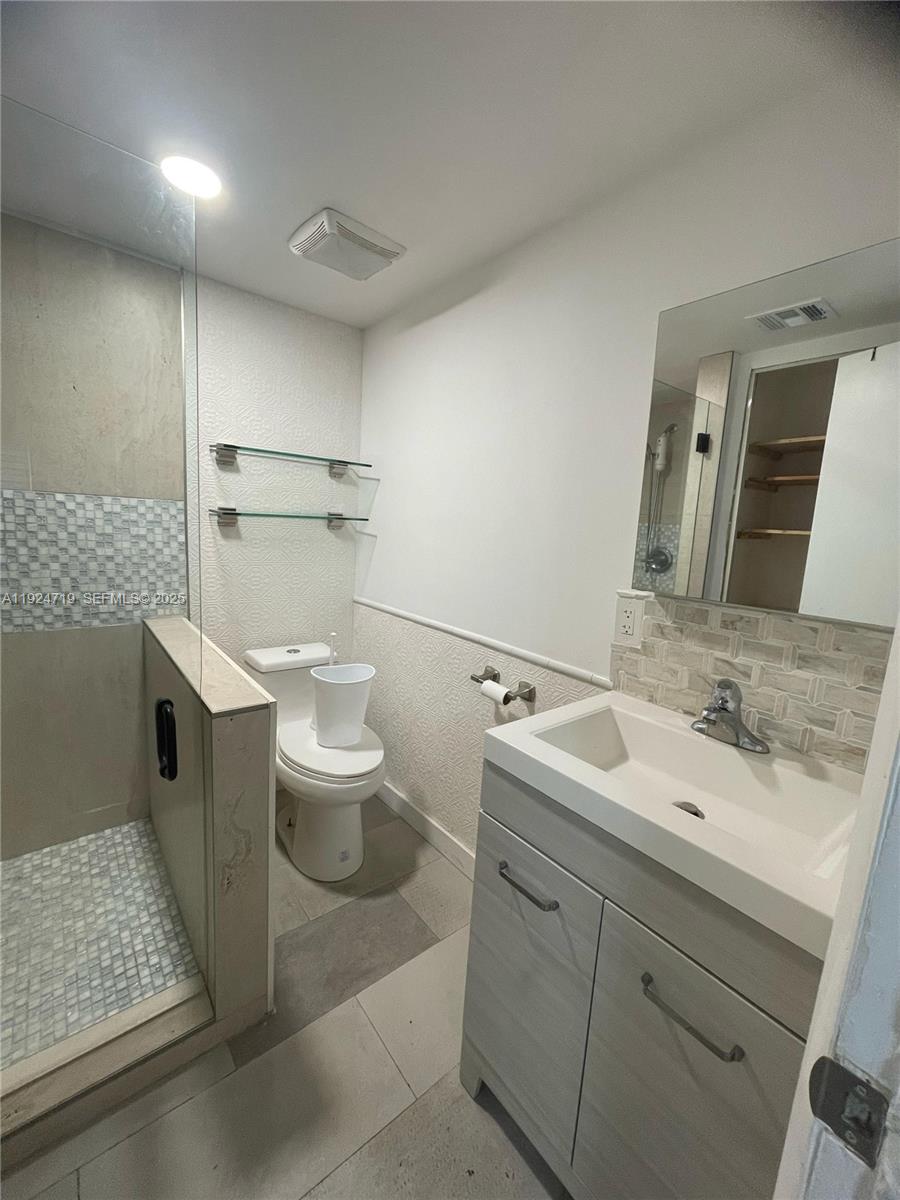 3718 NW 12th St Miami, FL 33126