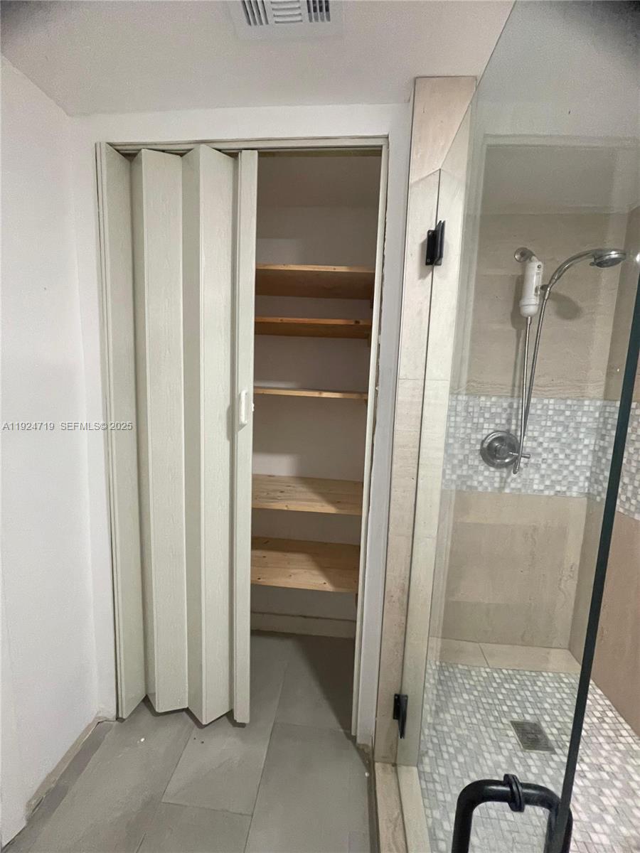 3718 NW 12th St Miami, FL 33126