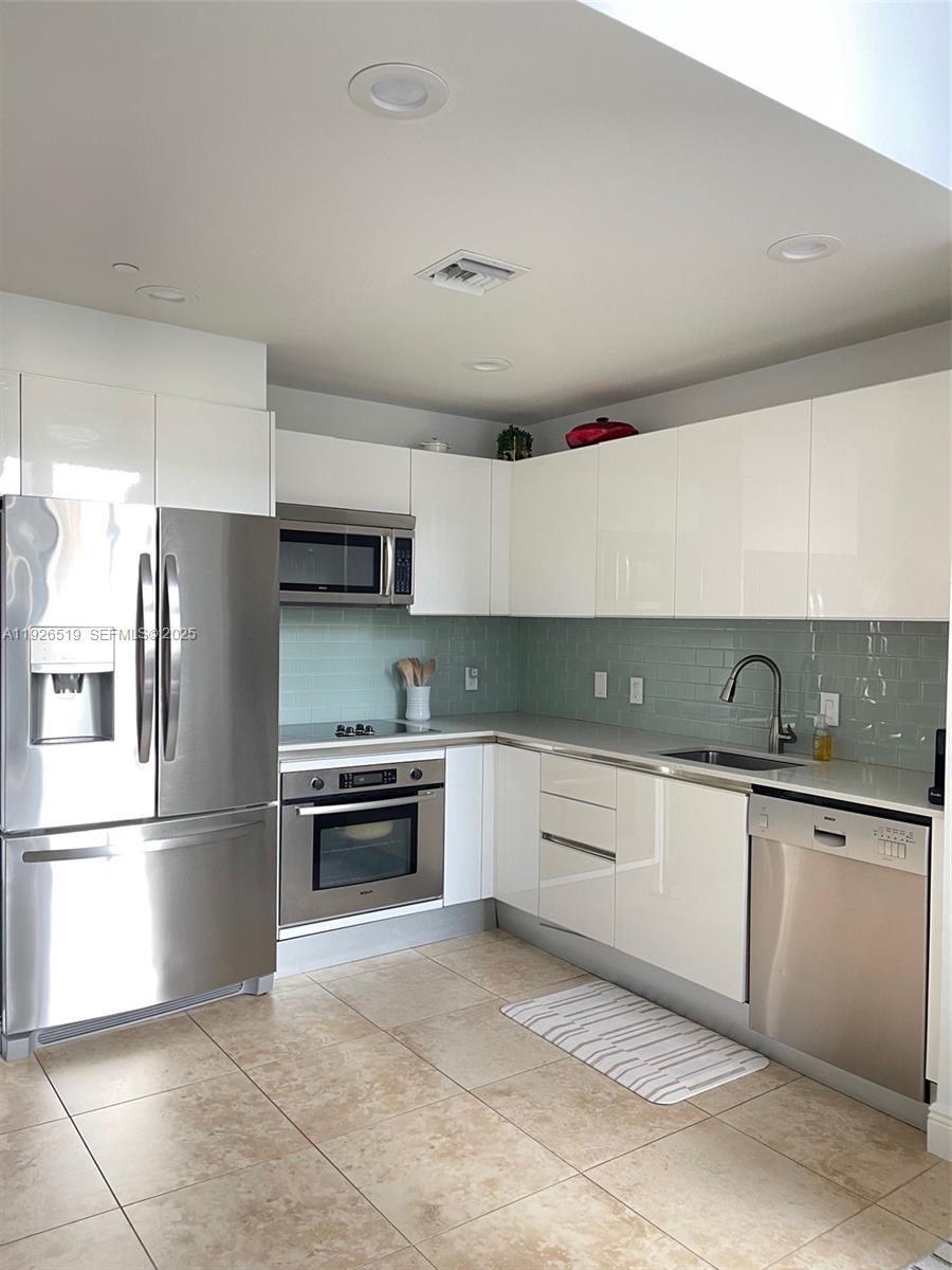 1050 Brickell Ave #410 Miami, FL 33131