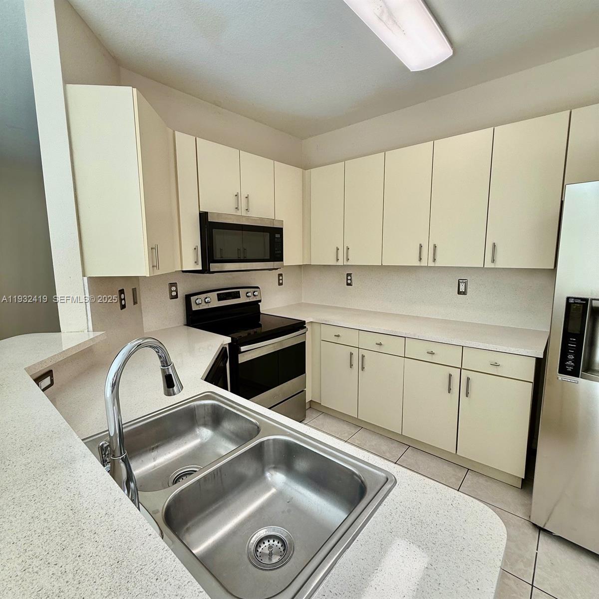 16660 SW 83rd Ln #16660 Miami, FL 33193