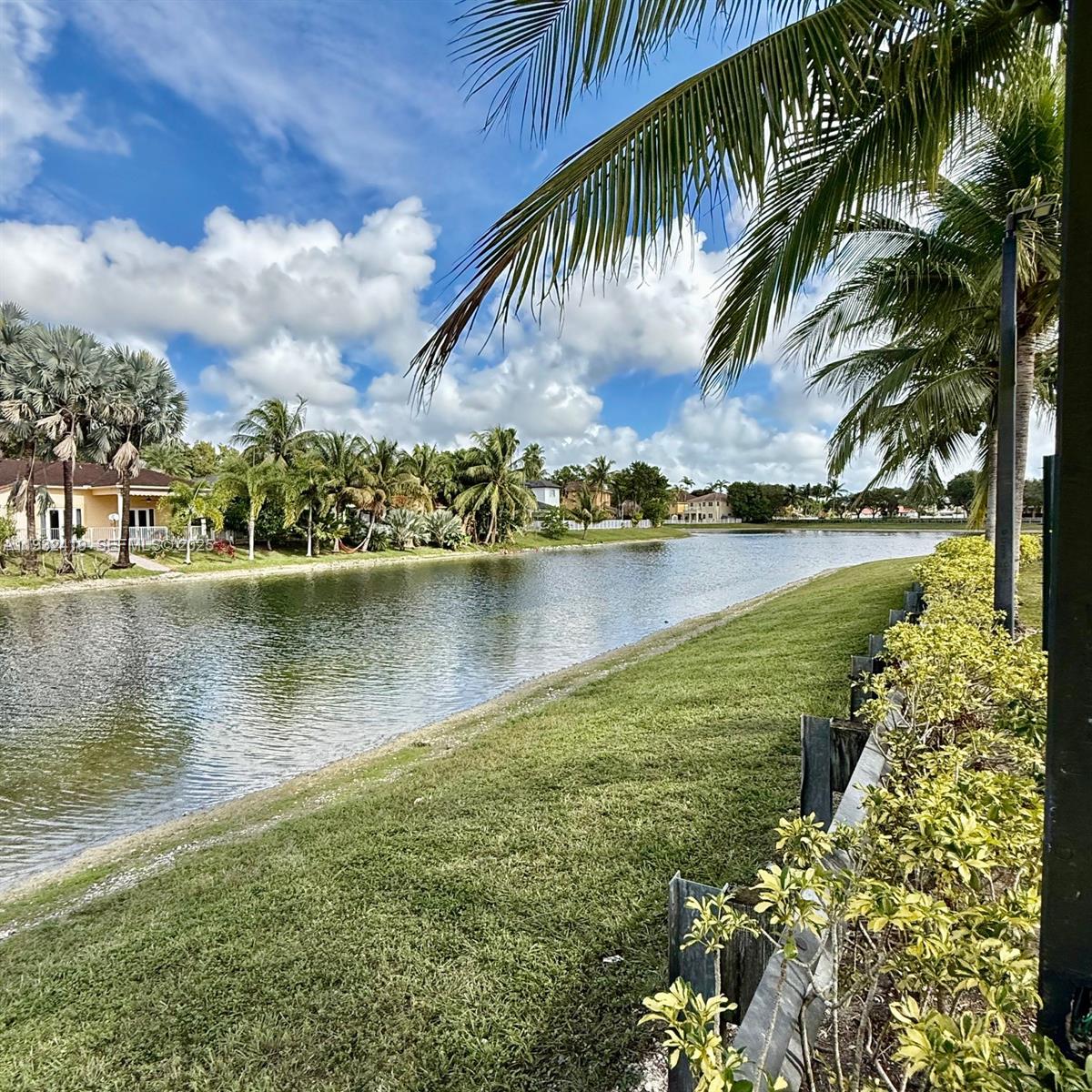 16660 SW 83rd Ln #16660 Miami, FL 33193