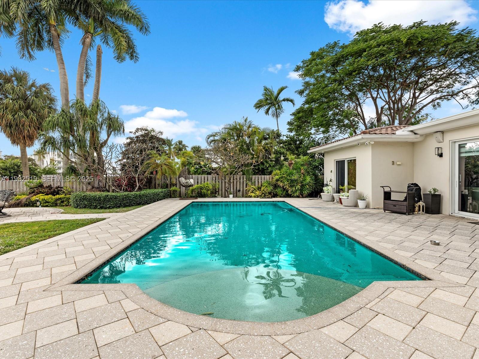 1000 S Shore Dr Miami Beach, FL 33141