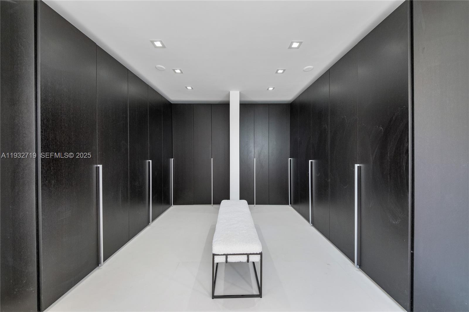 6109 W Laguna Dr W #6109 Miami Beach, FL 33141