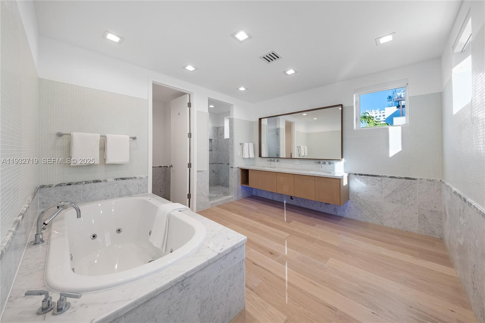 6109 W Laguna Dr W #6109 Miami Beach, FL 33141