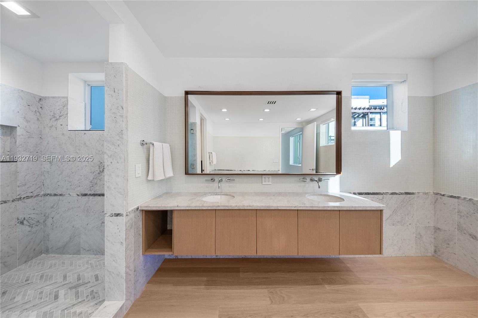 6109 W Laguna Dr W #6109 Miami Beach, FL 33141