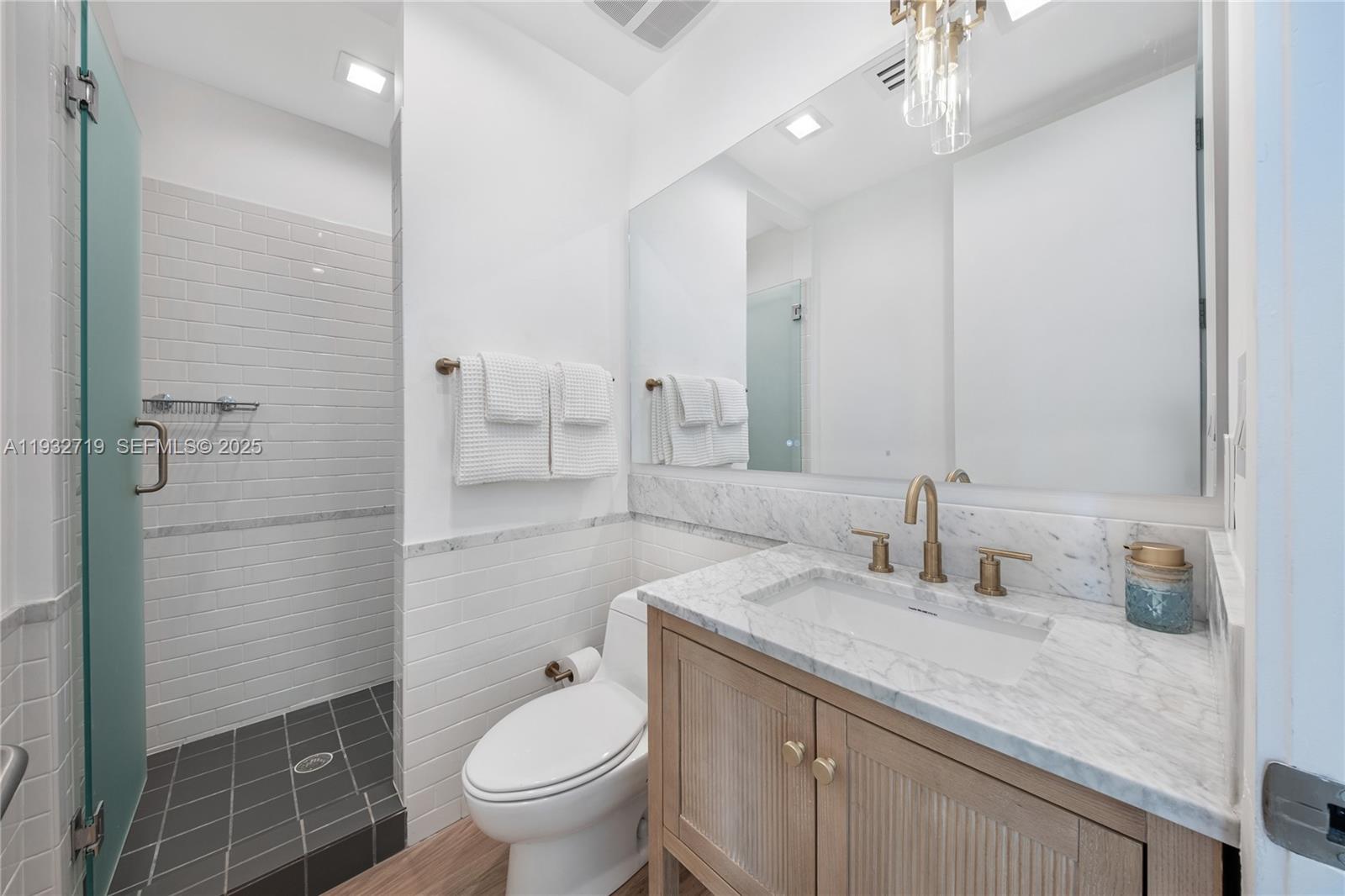 6109 W Laguna Dr W #6109 Miami Beach, FL 33141