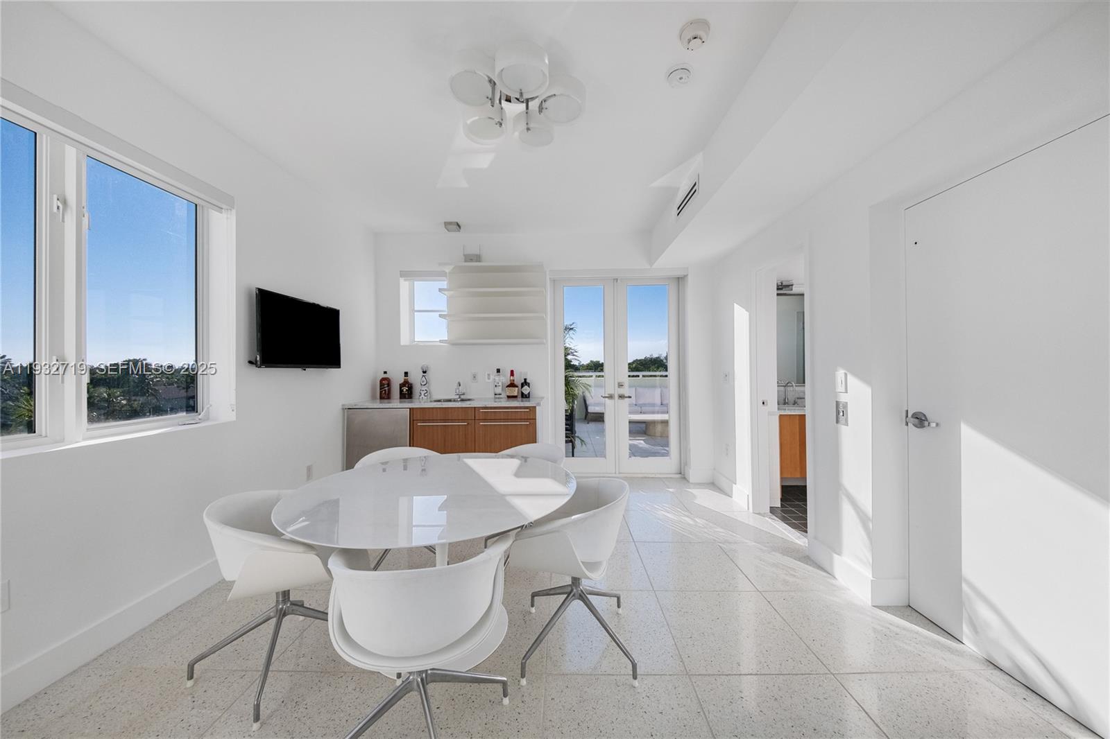 6109 W Laguna Dr W #6109 Miami Beach, FL 33141