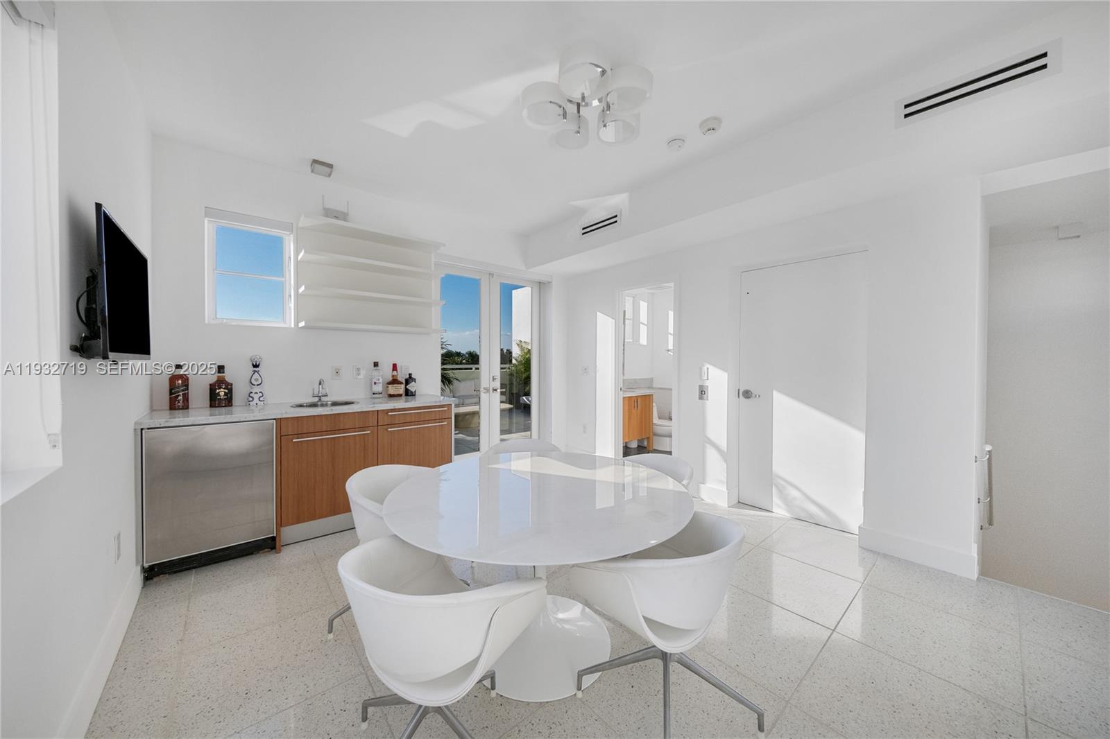 6109 W Laguna Dr W #6109 Miami Beach, FL 33141