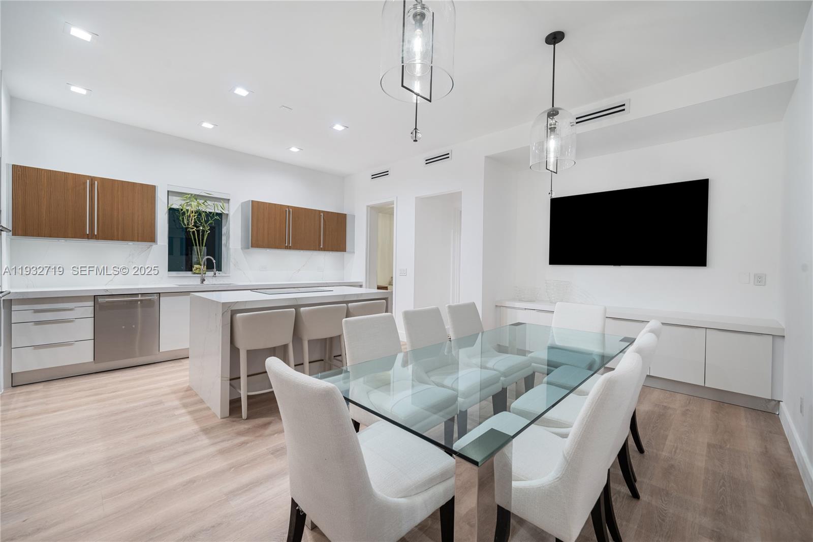 6109 W Laguna Dr W #6109 Miami Beach, FL 33141