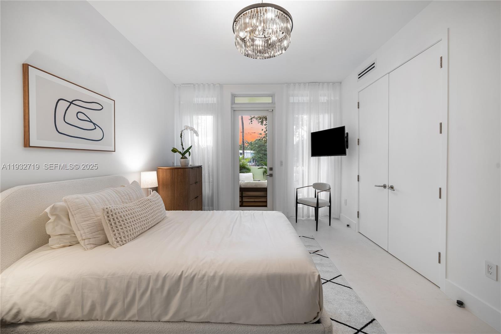 6109 W Laguna Dr W #6109 Miami Beach, FL 33141