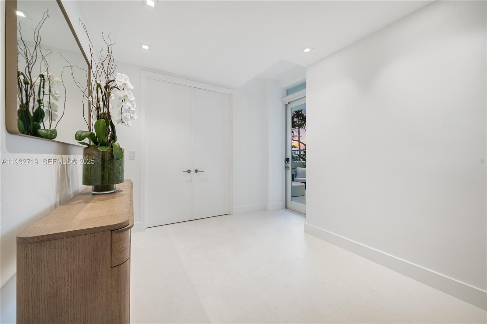 6109 W Laguna Dr W #6109 Miami Beach, FL 33141