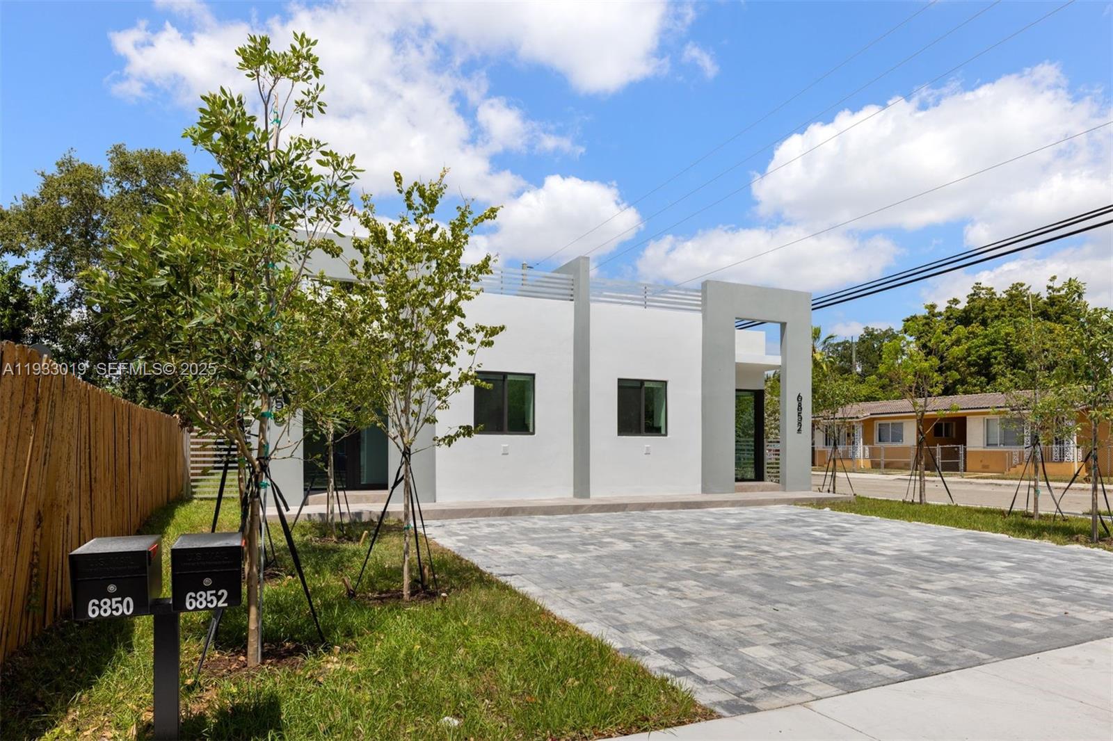 6852-6850 NW 4th Ave Miami, FL 33150