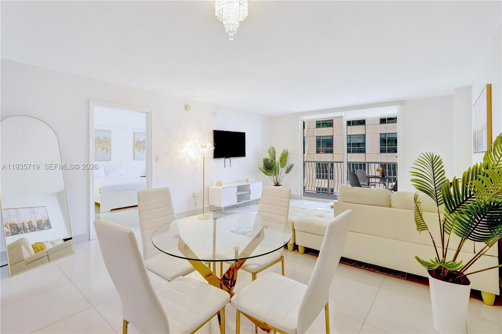 1200 Brickell Bay Dr #2504