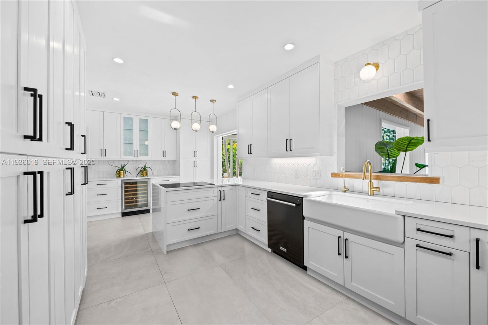 2728 NE 19th St Fort Lauderdale, FL 33305