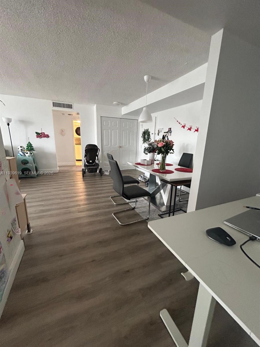 image Winston Towers 1009