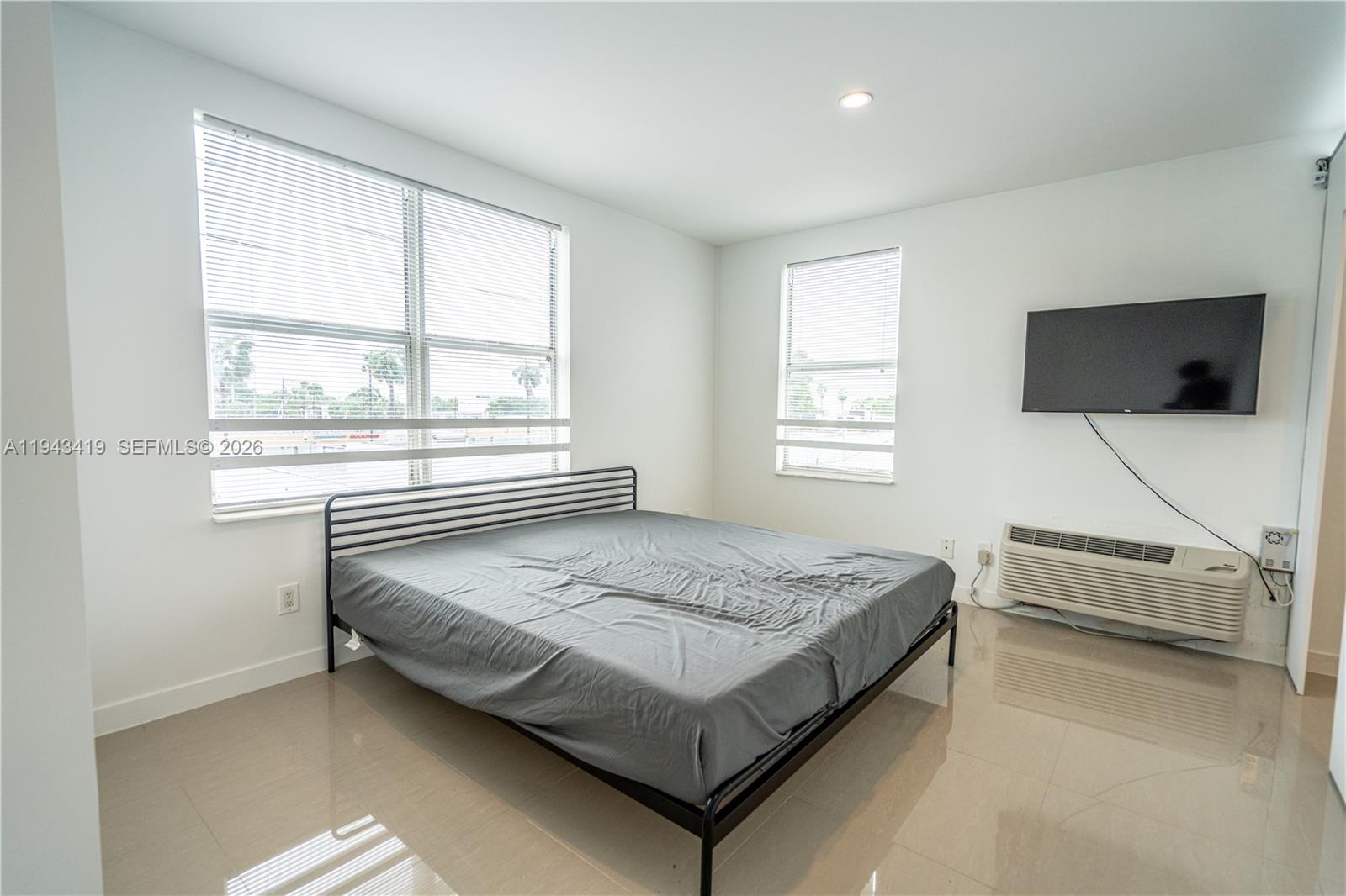 924 Marseille Dr #38 Miami Beach, FL 33141