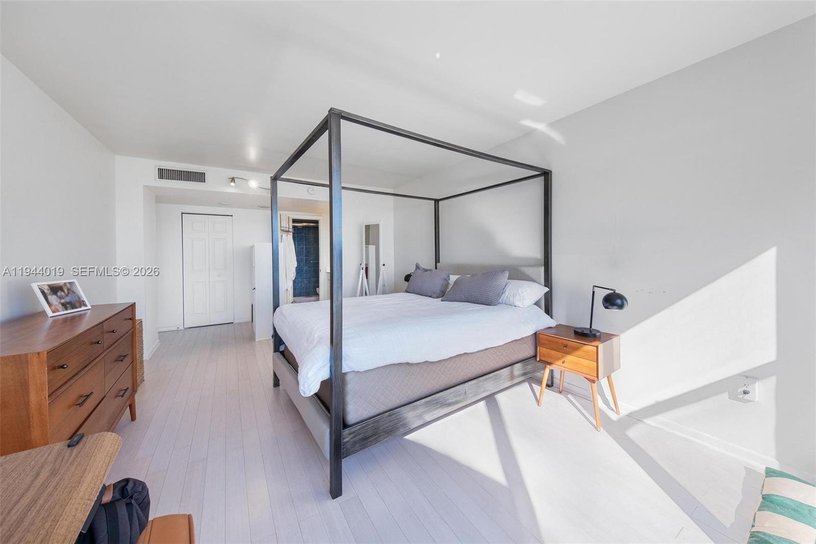 11111 Biscayne Blvd #207 Miami, FL 33181