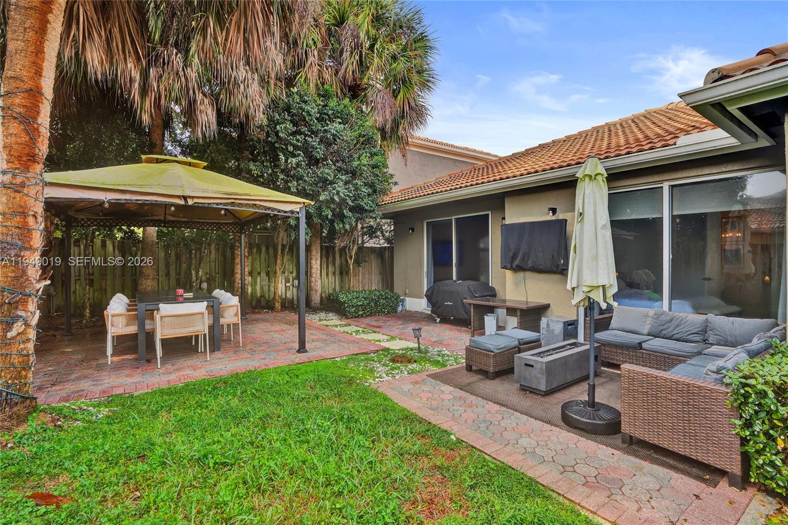 9046 SW 160th Ter Palmetto Bay, FL 33157